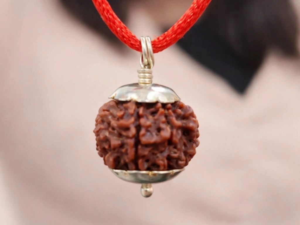 7 mukhi rudraksha red thread pendant worn - dhan labh aur karj mukti ke liye Nepal certified